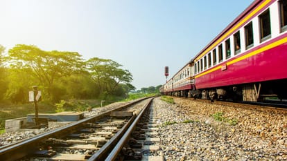 लुधियाना: रेलवे ट्रैक पार करना दो प्रवासी मजदूरों के लिए बना काल, हादसे में गई जान