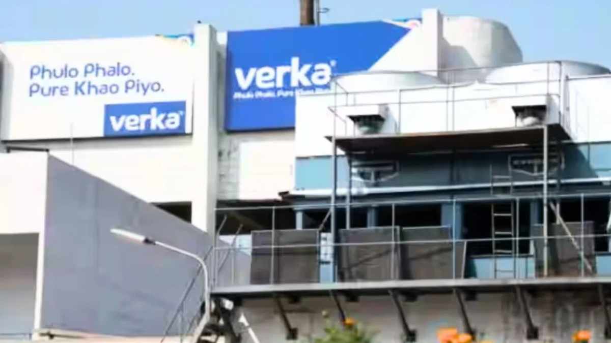 सेना ने वेरका मिल्क पाउडर का सैंपल फेल किया: 125 मीट्रिक टन खेप रिजेक्ट, मिल्कफेड ने जांच के आदेश दिए