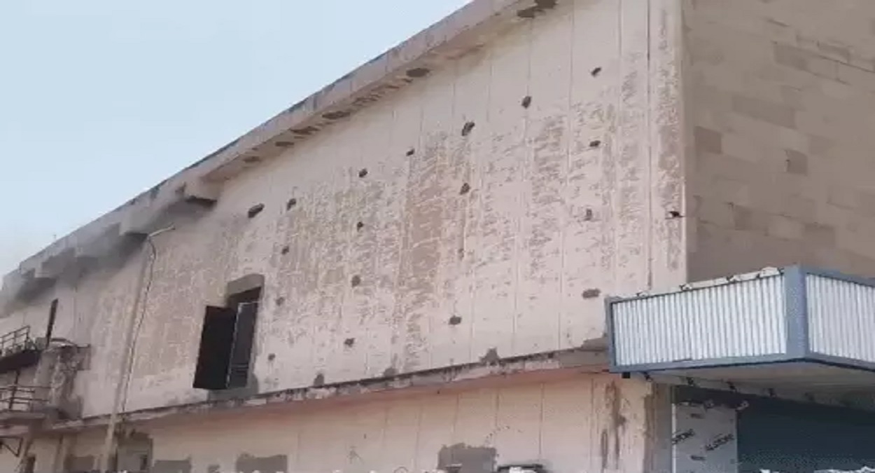 नारनौल के मोहिनी सिनेमा में भीषण आग: रिनोवेशन के दौरान भड़की लपटें, संकरी गली ने बढ़ाई दमकल की चुनौती