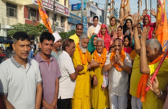 भक्ति और श्रद्धा का संगम: भिवानी की अढ़ाई कोसी नगर परिक्रमा में उमड़ा जनसैलाब, परशुराम जयंती पर बिखरी आध्यात्मिकता की आभा