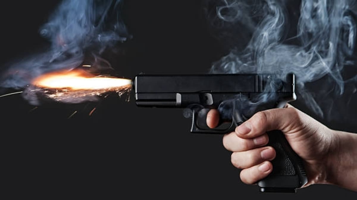 ​धोखा, धमकी और गोलियां, शादी से मुकरा प्रेमी, पैसे भी हड़पे, अब केस वापस न लेने पर प्रेमिका पर चलवाई गोली