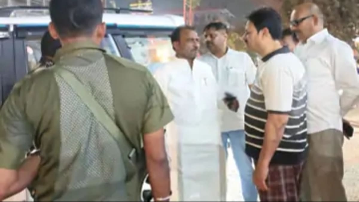 पटना में बेखौफ अपराधियों ने अपार्टमेंट की सीढ़ियों पर छड़-गिट्टी व्यवसायी को मारी गोली, अस्पताल में चल रहा है इलाज, हालत गंभीर