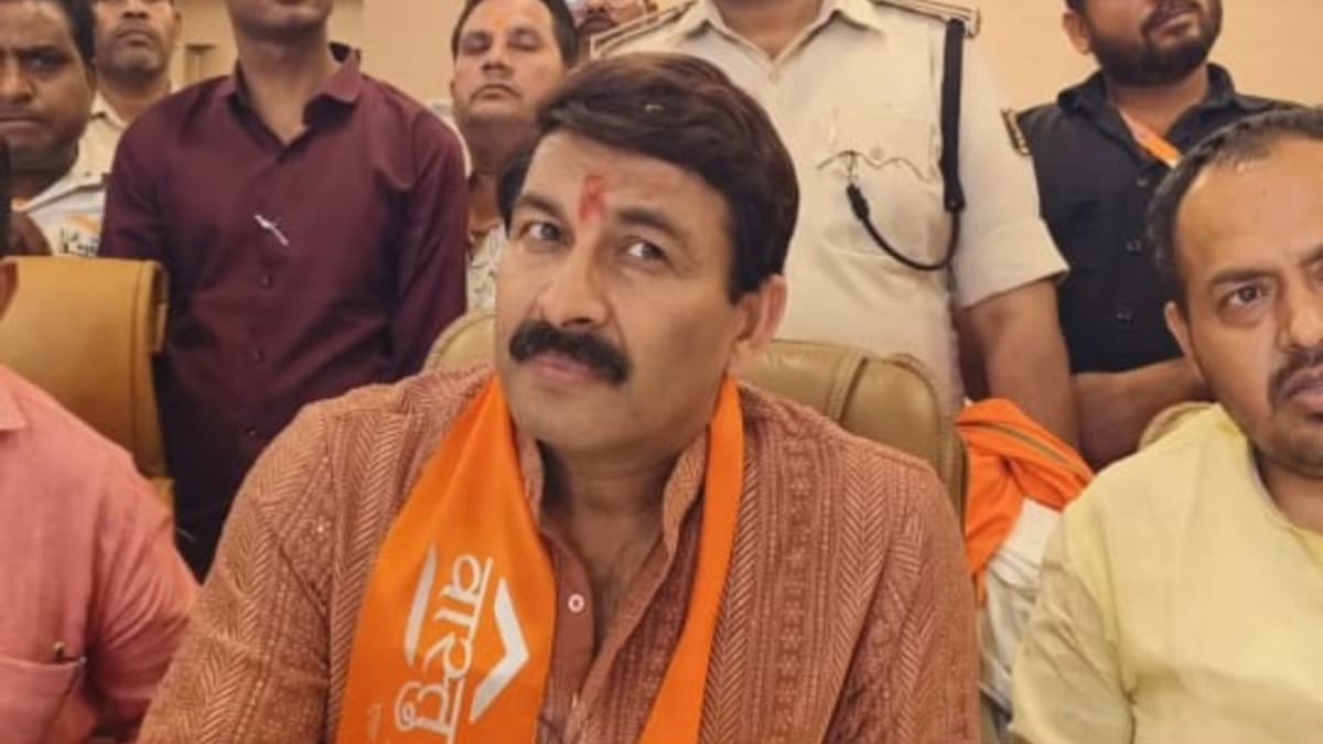 सांसद मनोज तिवारी ने पवन सिंह को बताया बड़ा नेता, कहा – जल्द मिलेगा सुपरस्टार को हक