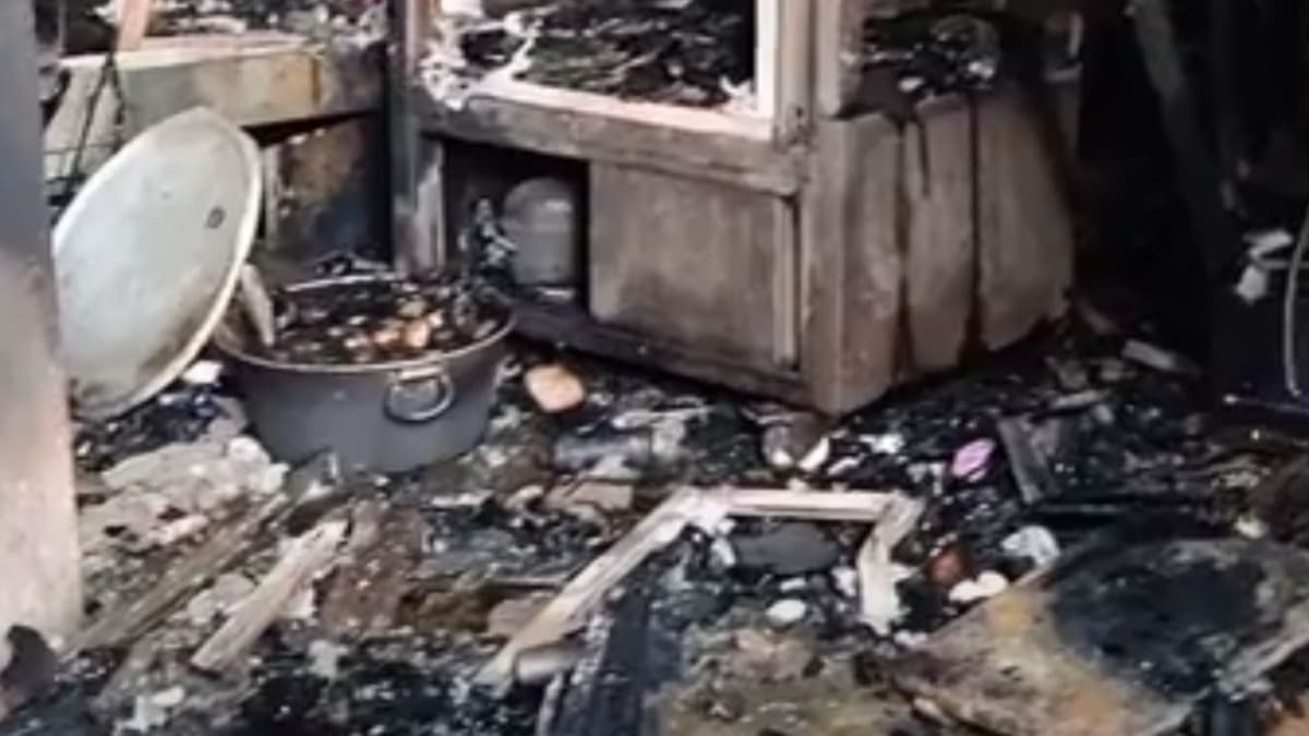 पटना के नौबतपुर में भीषण अग्निकांड, माखनभोग स्वीट्स जलकर राख, लाखों का नुकसान