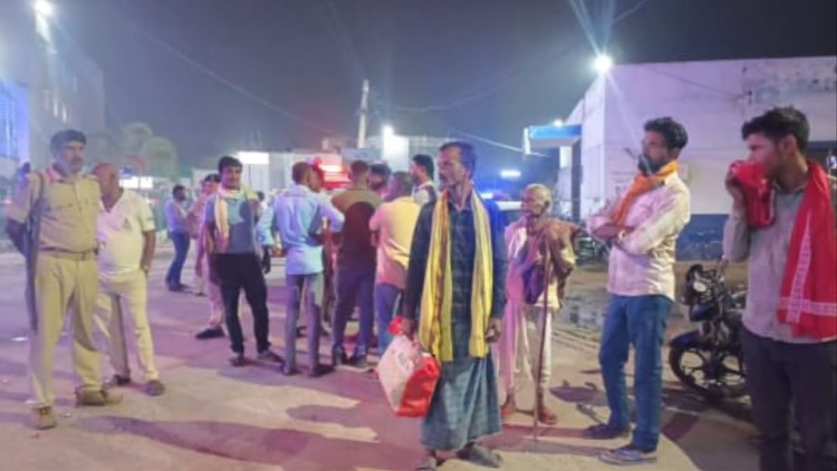 सहरसा में अनियंत्रित ट्रैक्टर की टक्कर से एक की मौत, तीन घायल, इलाज में लापरवाही का आरोप, अस्पताल में जमकर तोड़फोड़ और हंगामा