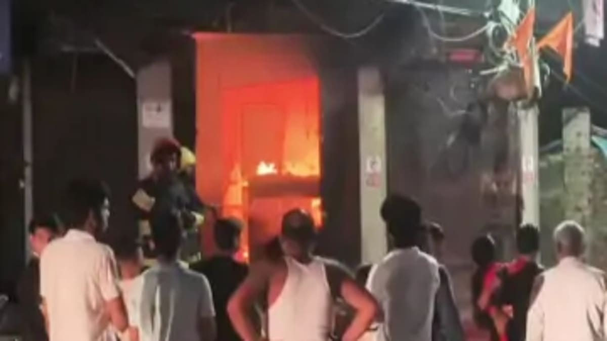 ​पटना के मेडिकल स्टोर में भीषण आग, धू-धू कर जलीं लाखों की दवाएं, शॉर्ट सर्किट की आशंका