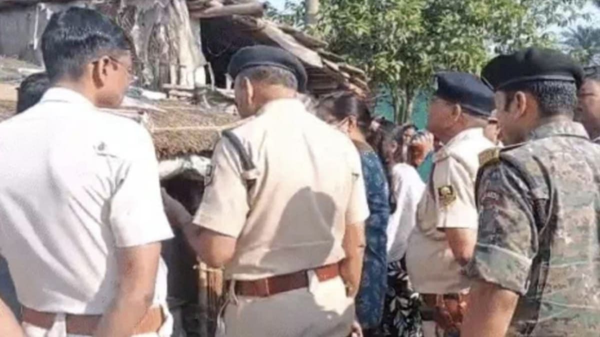 मुजफ्फरपुर के अमरख पंचायत के बगीचे में पेड़ से लटका मिला नाबालिग का शव, जांच के लिए पहुंचे DSP और FSL की टीम