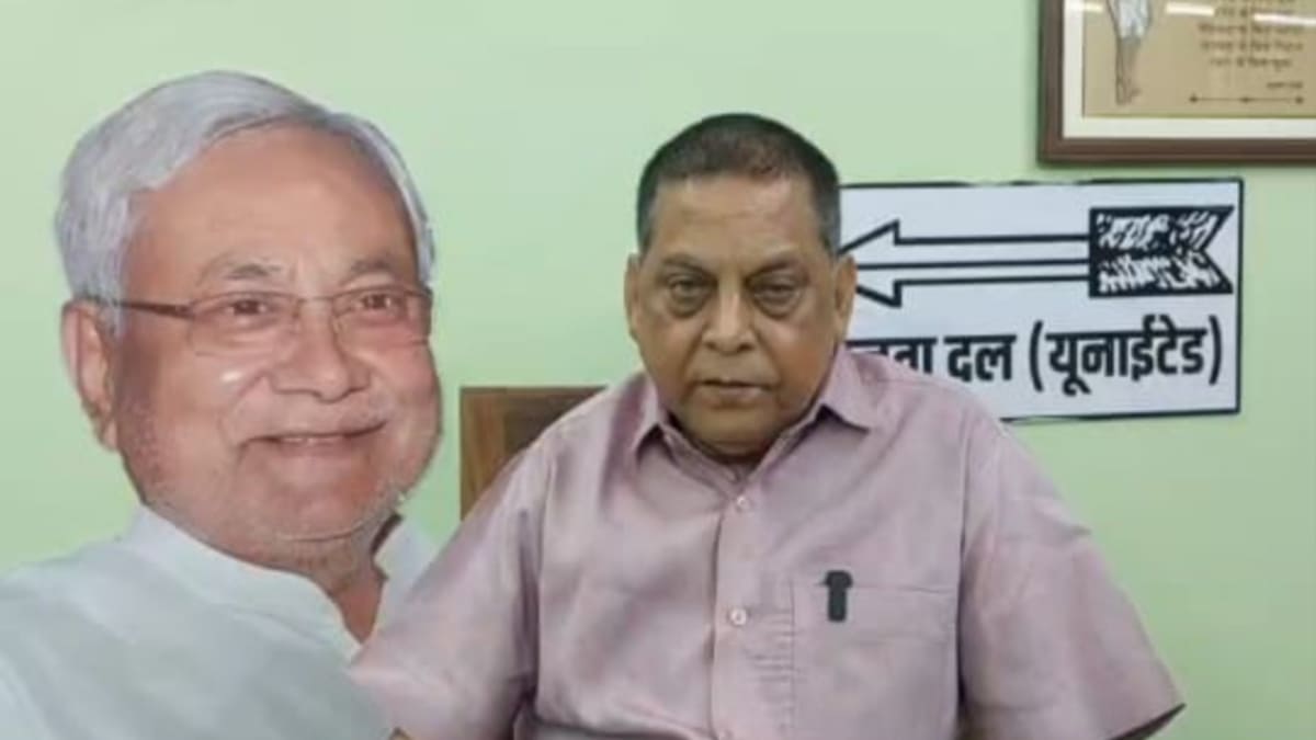 बिहार में चिट्ठी पर बवाल, तेजस्वी ने नीतीश को बताया पूर्व CM, नीरज कुमार बोले- अपनी कुर्सी बचाइए