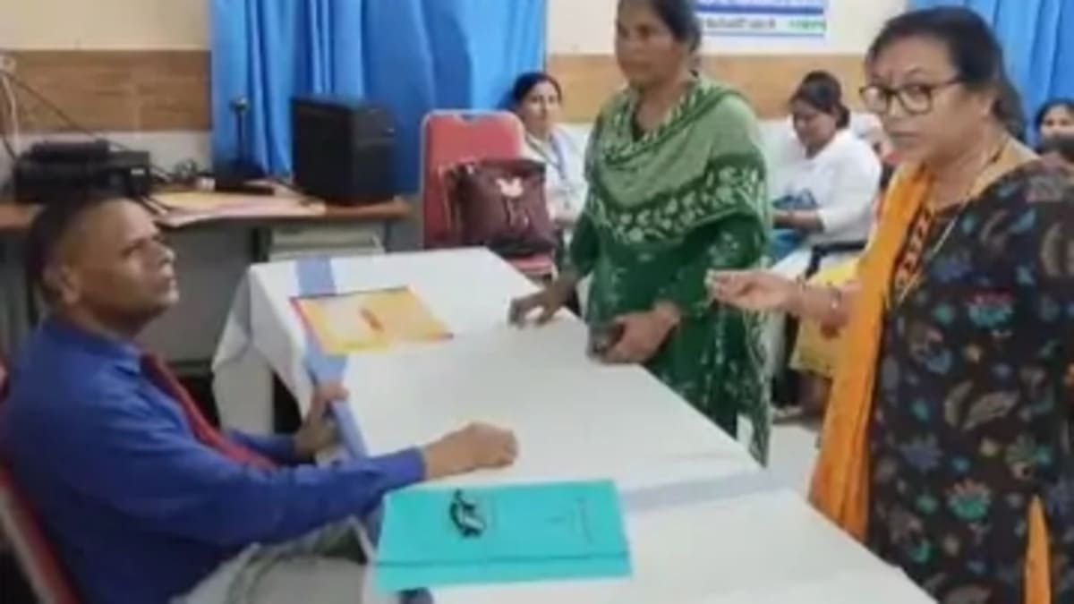 किशनगंज स्वास्थ्य विभाग में हड़कंप, CHC प्रभारी पर शोषण का आरोप, विभागीय जांच के घेरे में डॉ. रहमान