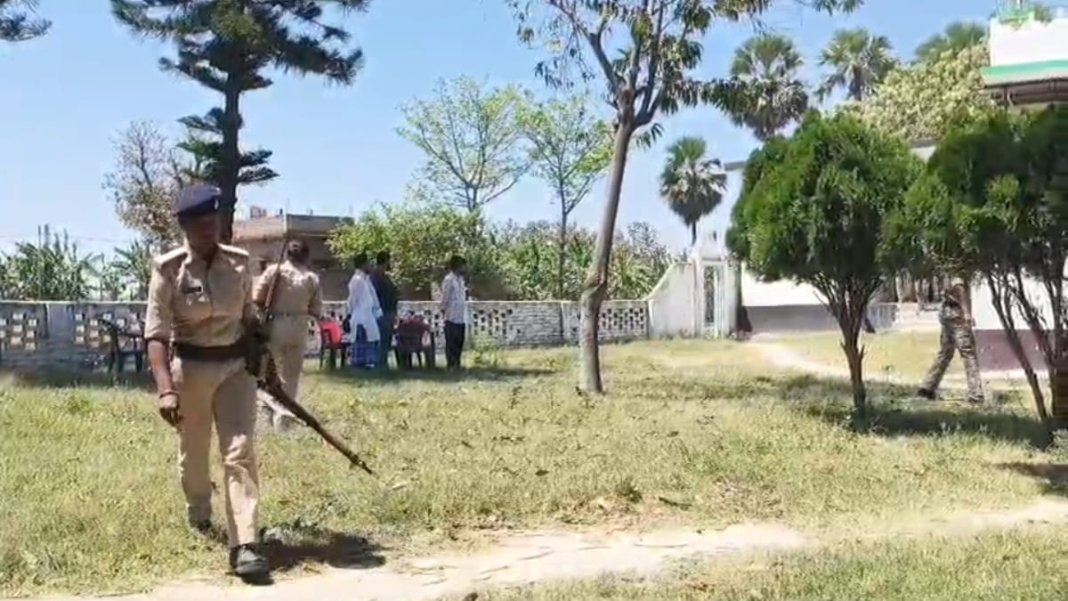 ​मोतिहारी में PFI लिंक वाले मदरसे में पुलिस की रेड, पिस्टल बरामदगी के बाद मदरसा सील