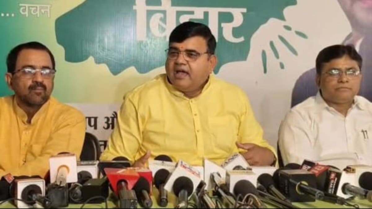 बिहार की राजनीति में अपनों ने ही किया खेल? राजद प्रवक्ता ने खोली जेडीयू के भीतर छिपे गद्दारों की पोल