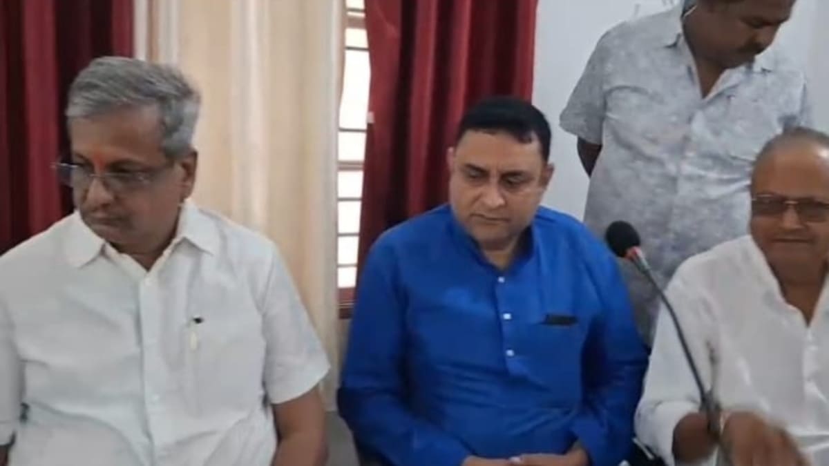 जहरीली शराब पर सियासत, पीड़ितों के बीच गलत फीडबैक लेकर पहुंचे सांसद जी!