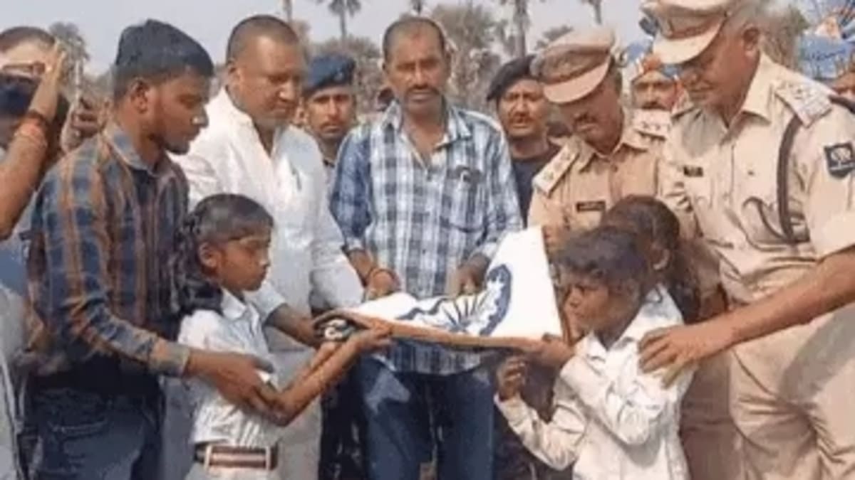 औरंगाबाद के शहीद जवान को मासूम बच्चों ने दी मुखाग्नि, राजकीय सम्मान के साथ अंतिम संस्कार