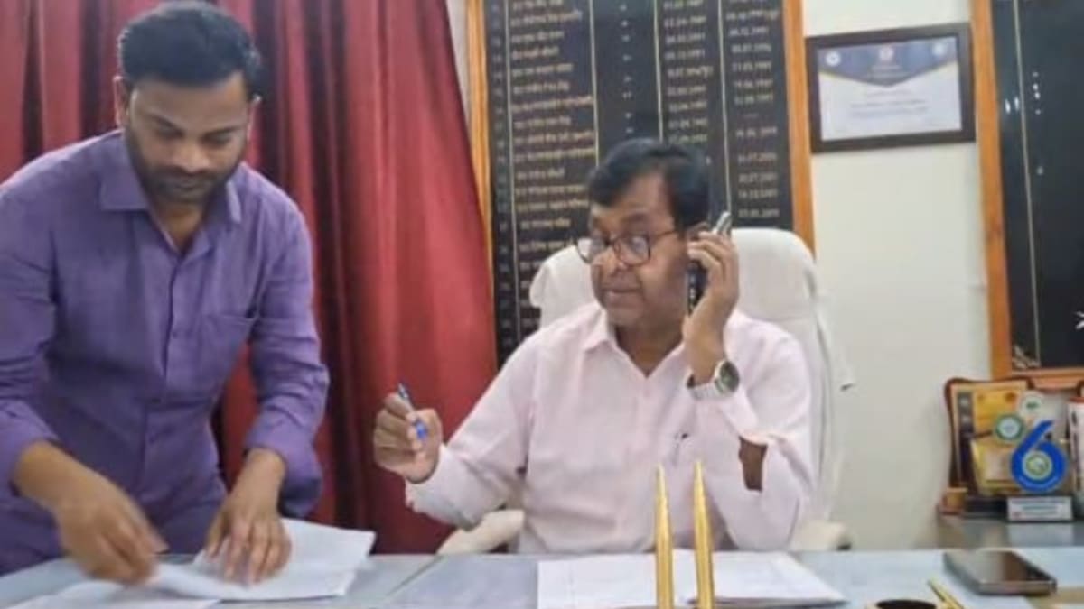 स्वास्थ्य विभाग के नहीं सुधर रहे हालात, सिविल सर्जन पर गिर सकती है गाज, लोगों ने उठाई जांच की मांग