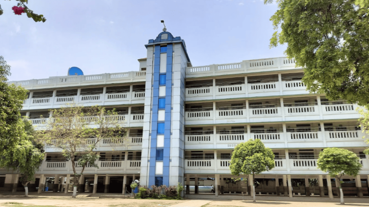 अब प्राइवेट स्कूलों की नहीं चलेगी मनमानी, डीएम ने निकाला आदेश,नियम नहीं मानने वालों को जानी पड़ सकती है जेल