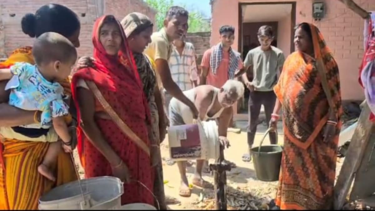 बालू माफियाओं ने मोड़ी सोन नदी की धारा, अवैध खनन के खिलाफ ग्रामीणों का हल्लाबोल