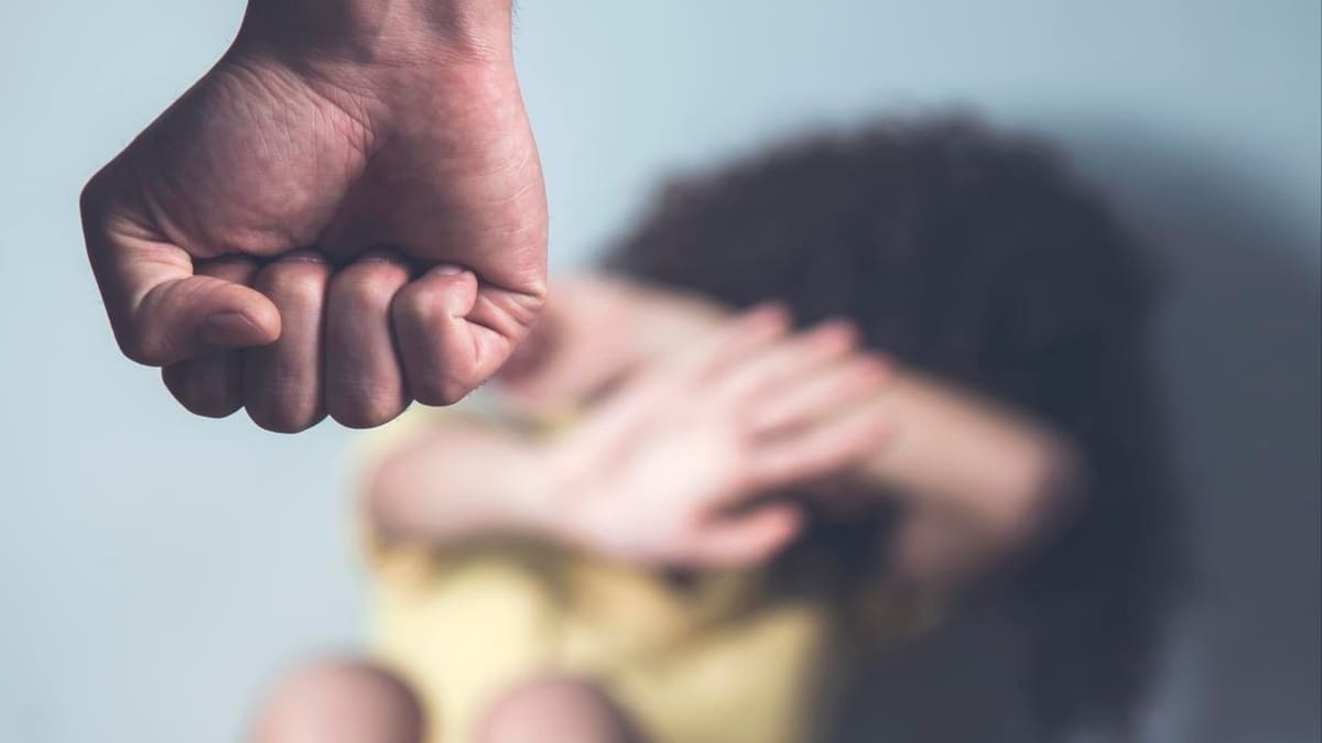 स्कूल जा रही हूं कहकर निकली बेटी नहीं लौटी घर, पड़ोसी युवक ने छात्रा को बहला-फुसलाकर किया गायब, तलाश जारी