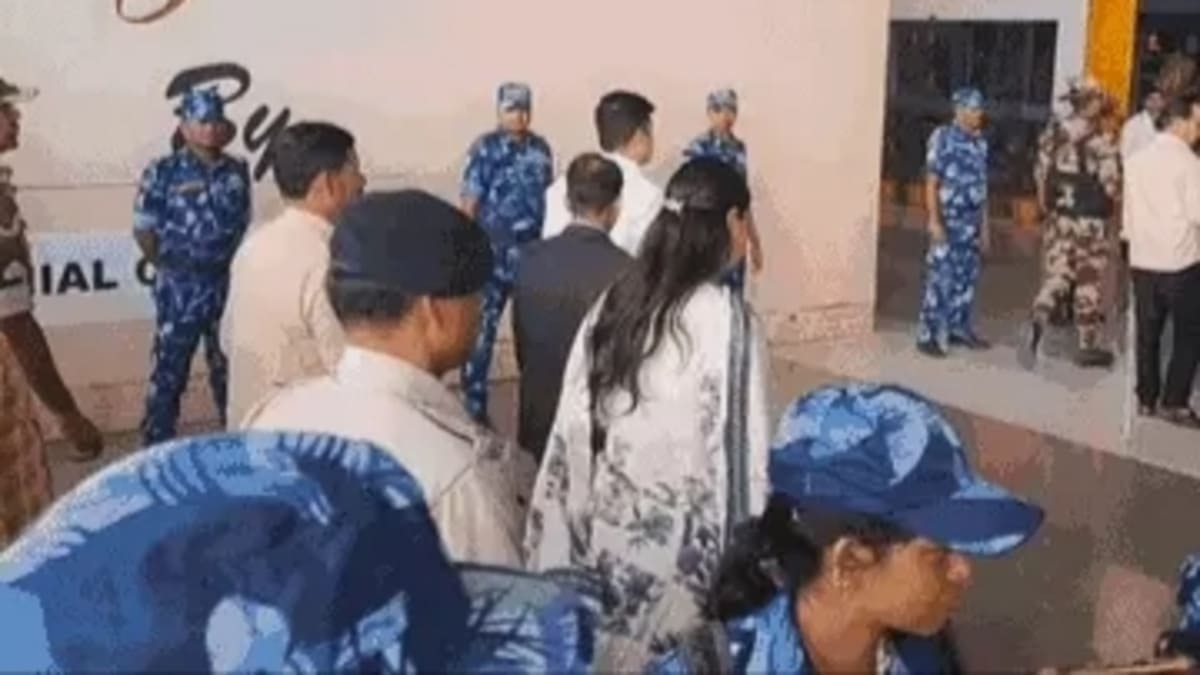 बिहार में बढ़ता सस्पेंस, दिल्ली में बीजेपी की अहम बैठक रद्द, पटना लौटे एनडीए के दिग्गज नेता