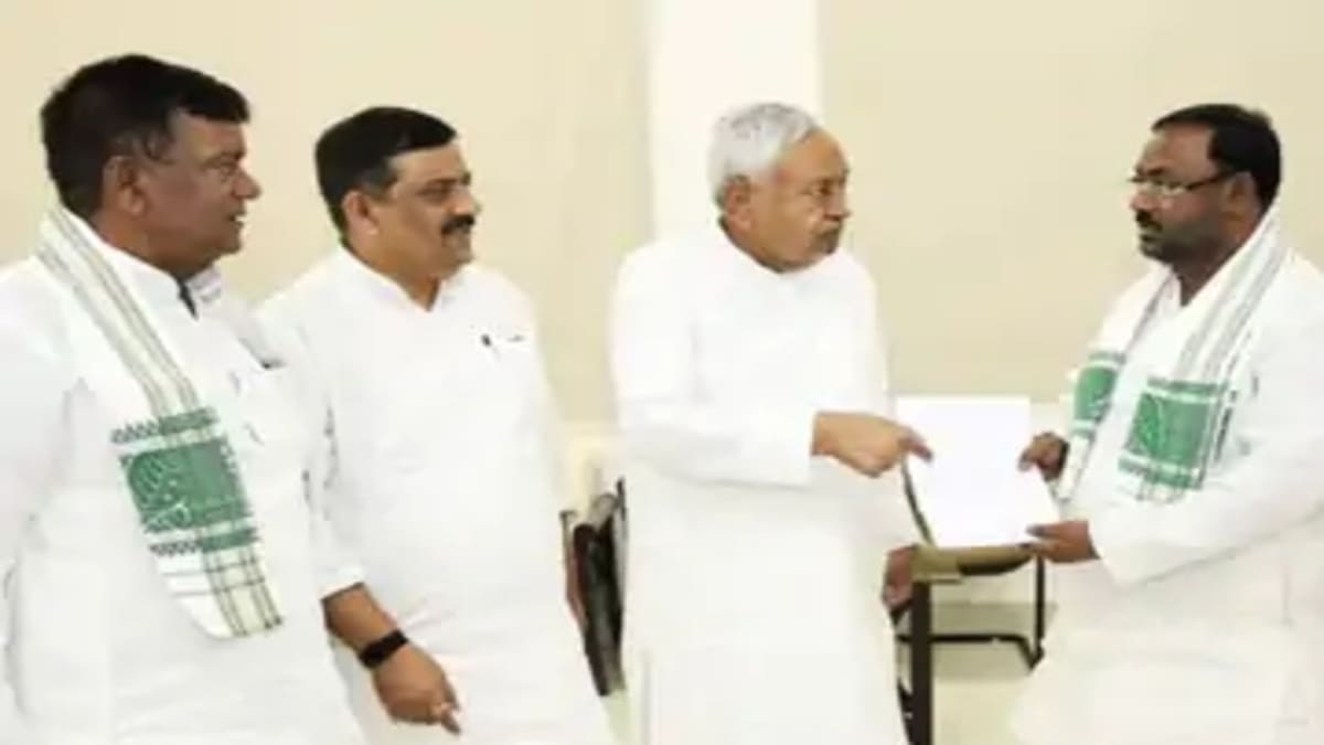 MLC उपचुनाव: 9 महीने जेल में रहने वाले कन्हैया प्रसाद पर JDU ने खेला दांव, भोजपुर-बक्सर के रण में राजद से होगी कांटे की जंग