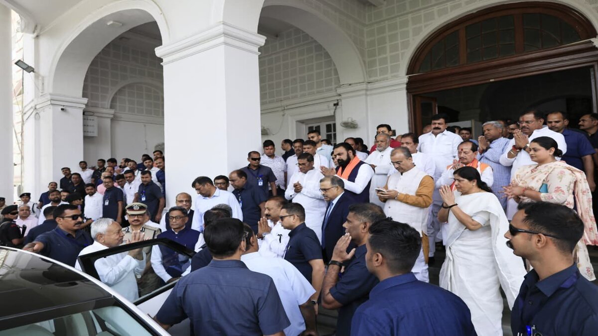 आखिरी कैबिनेट मीटिंग में रो पड़े मंत्री, शिवराज-नितिन नवीन की मौजूदगी में तय होगा नया CM, नीतीश सौंपेंगे इस्तीफा