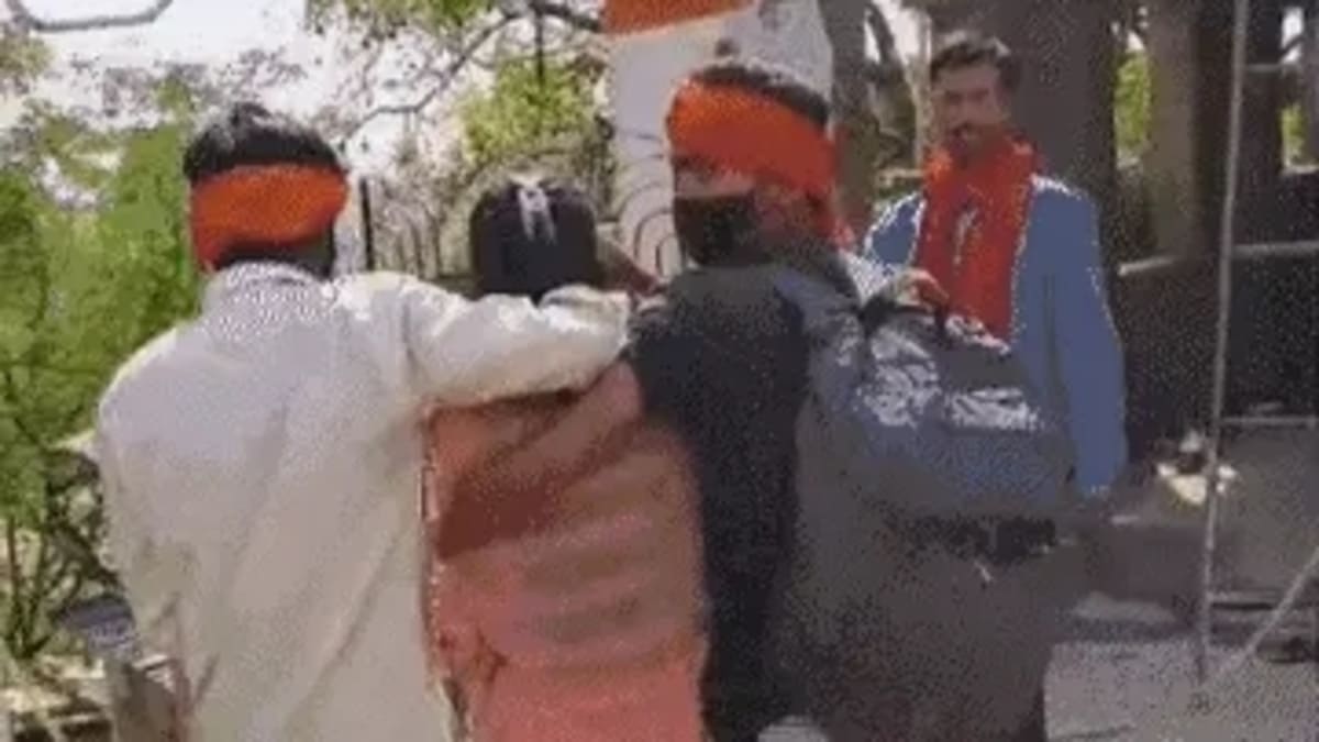 शादी के मंडप से दुल्हन को घसीट ले गए घरवाले, प्रेमिका को अकेला छोड़ भागा प्रेमी, जानें पूरा मामला