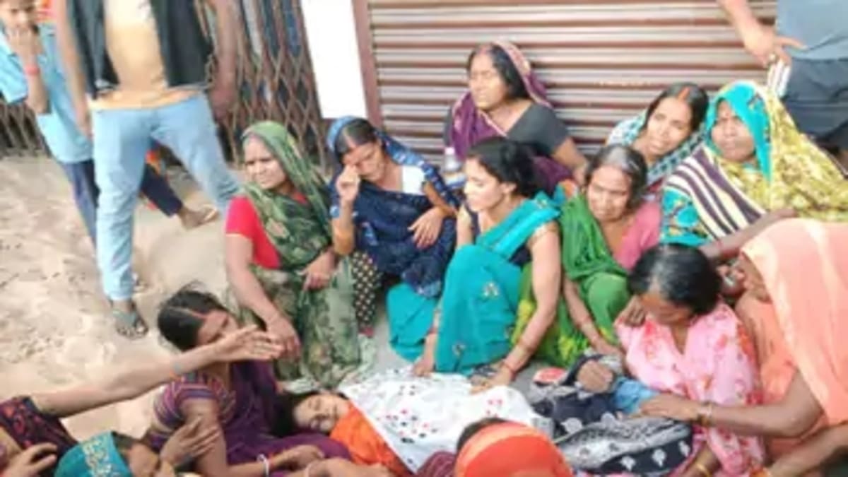 डॉक्टर ने सिल डाली पेशाब की थैली, प्रसूता की मौत के बाद फरार हुए आरोपी डॉक्टर पति-पत्नी