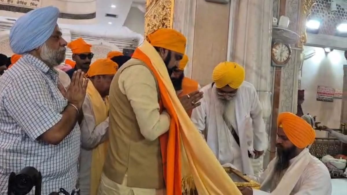 ​मुख्यमंत्री सम्राट चौधरी ने पटना साहिब में टेका मत्था, सचिवालय में ली अफसरों की बैठक, नगर विकास विभाग के कार्यों का लिया जायजा