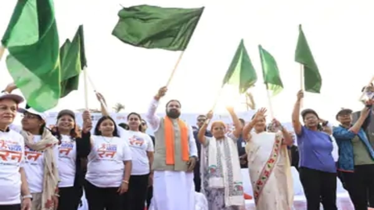 ​विकसित भारत के लिए दौड़ीं बिहार की बेटियां, CM सम्राट चौधरी ने दिखाई हरी झंडी, सीएम बोले- महिलाओं के बिना विकास अधूरा