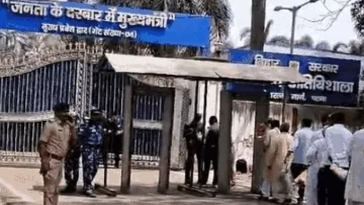 ​एक्शन मोड में CM सम्राट चौधरी, नीतीश की स्टाइल में लगाया जनता दरबार, उमड़ी फरियादियों की भारी भीड़