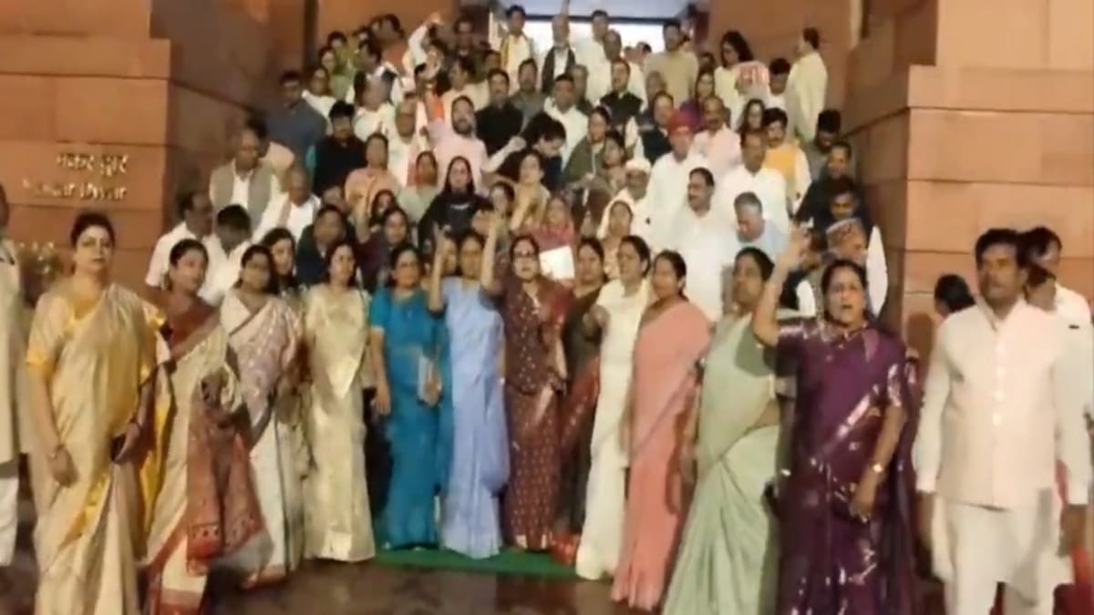 15 मिनट में प्लेकार्ड भी तैयार और प्रदर्शन भी शुरू? तेजस्वी यादव ने बीजेपी की ‘टाइमिंग’ पर उठाए सवाल