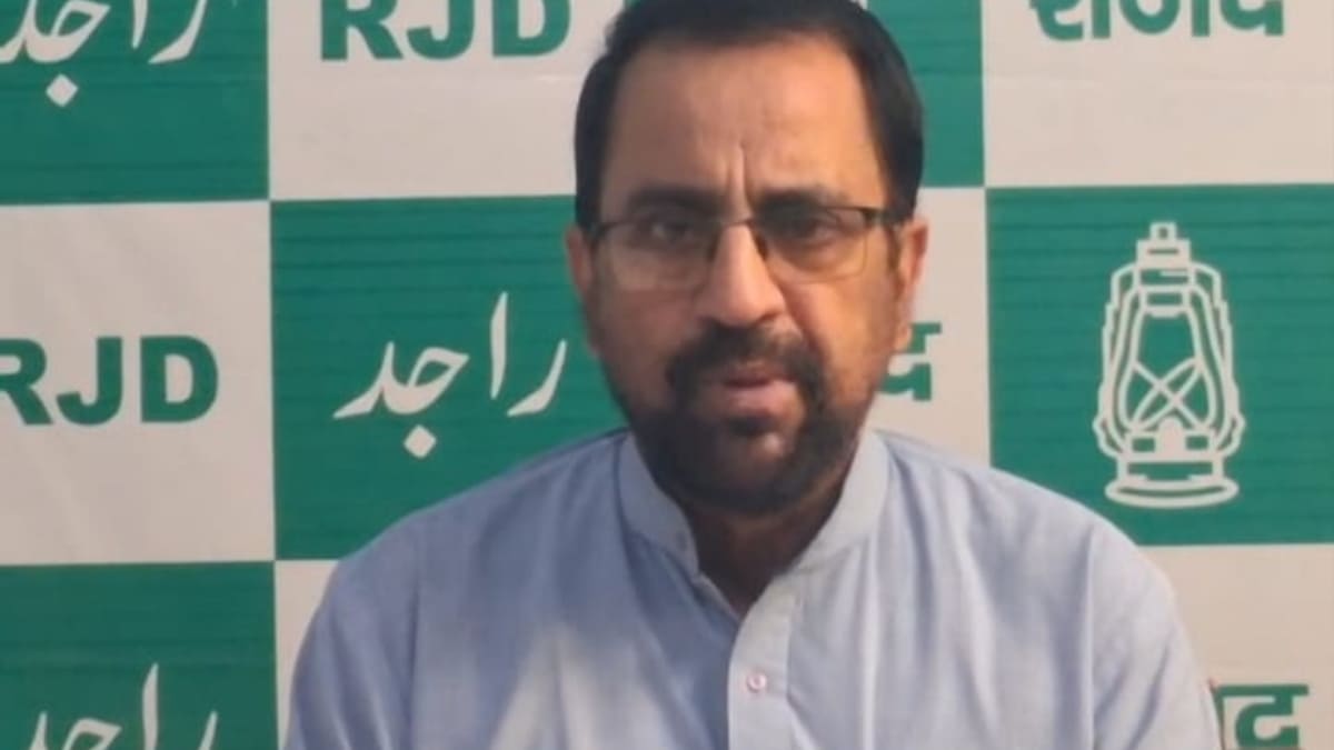 राजद प्रवक्ता ने एनडीए विधायकों की बयानबाजी को घेरा, बोले- सम्राट चौधरी के फैसले ने एनडीए के ‘समीक्षा’ राग पर लगाया विराम