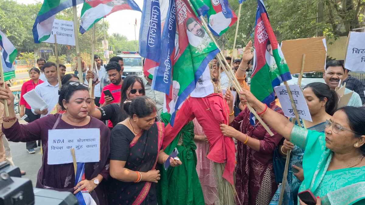 ​विपक्ष के खिलाफ लोजपा (रा) का प्रदर्शन, पटना में राहुल गांधी का पुतला दहन, महिला आरक्षण बिल पर गरमाई सियासत