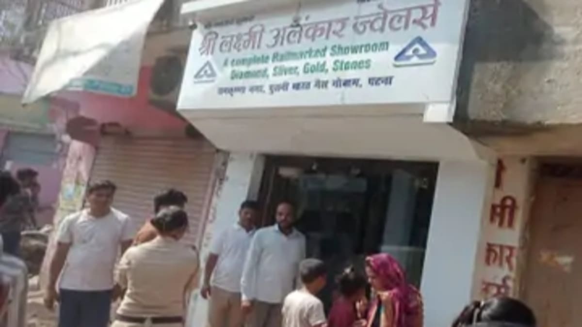 हेलमेट पहनकर आए 5 अपराधियों ने 20 लाख की लूट को दिया अंजाम, पुलिस बोली- 24 घंटे में करेंगे खुलासा