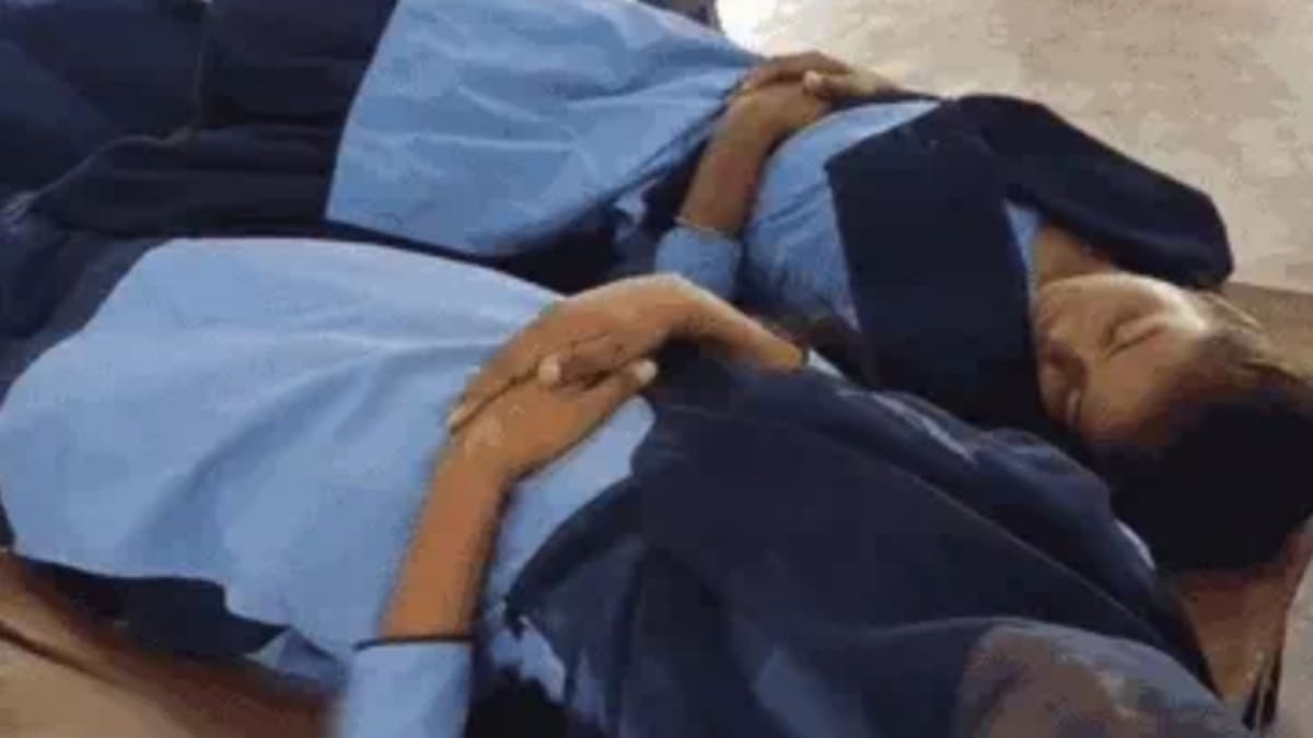 बिहार हीटवेव अलर्ट: बक्सर में गर्मी से 10 छात्र बेहोश, कैमूर में 43 डिग्री के पार पहुंचा पारा, जानें अपने जिले का हाल