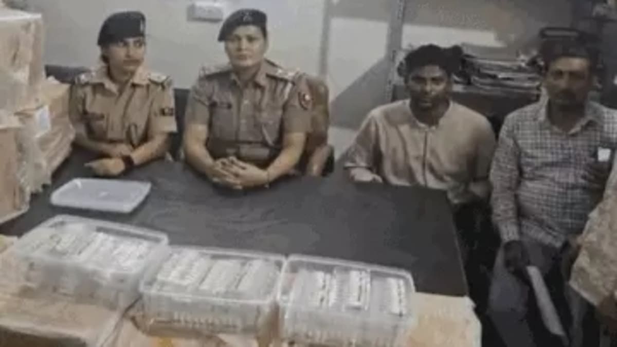 पुलिस को नशीले इंजेक्शनों के अंबार के बीच मिला ‘स्नेक वेनम’, सवा करोड़ की खेप के साथ 3 गिरफ्तार!