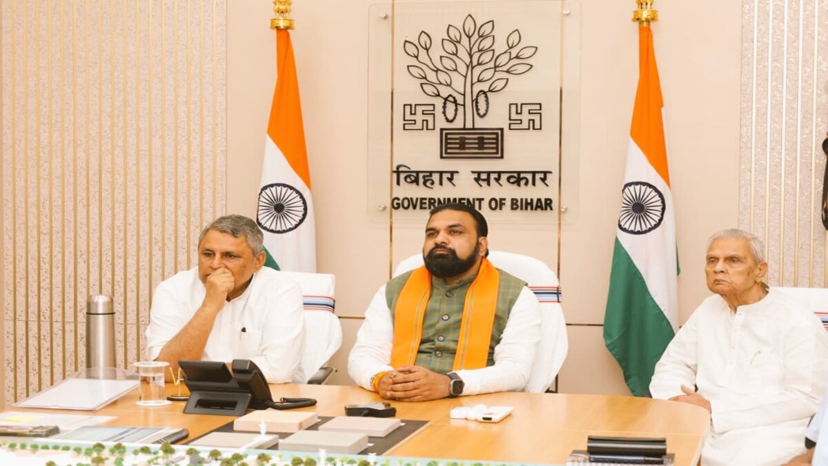 1500 महिला पुलिसकर्मियों को स्कूटी और 22 अहम प्रस्तावों पर मुहर, जानिए सम्राट कैबिनेट के बड़े फैसले