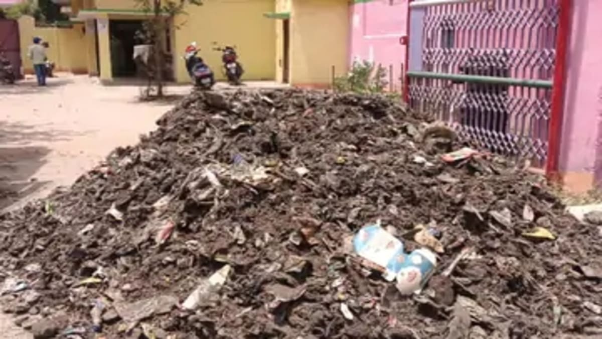 भुगतान मांगने पर ठेकेदार को मिली ऐसी सजा, नगर आयुक्त ने दिए जांच के आदेश, CCTV में कैद हुई करतूत