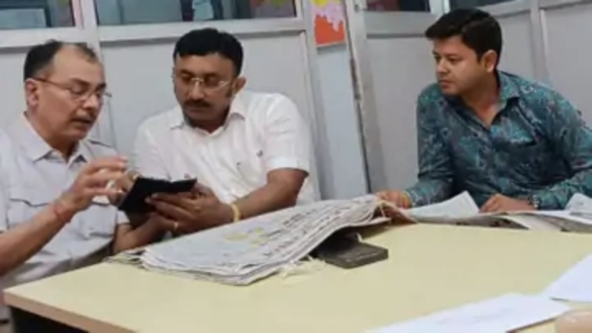 सदन में संग्राम: तेजस्वी ने दागे सवाल तो भाजपा ने चार्ट से किया पलटवार, जानें ₹4 लाख करोड़ का पूरा गणित!