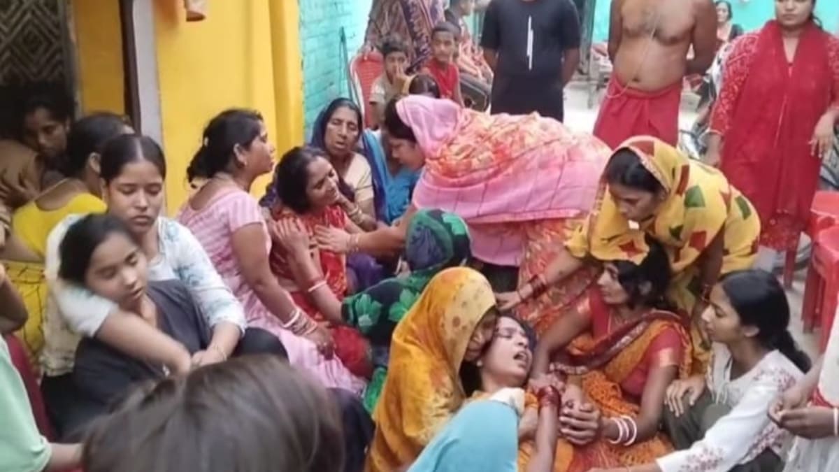 ​शहनाई बजने से पहले उठी अर्थी, छपरा में वार्ड पार्षद की हत्या, दो भाई अस्पताल में भर्ती, जानें क्या है मामला