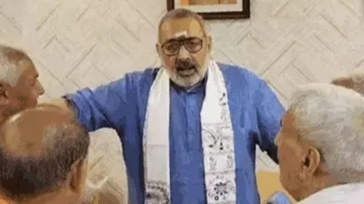 बीजेपी गंगा और समुद्र की तरह, जिसमें सब समाहित, गिरिराज सिंह का तेजस्वी पर पलटवार