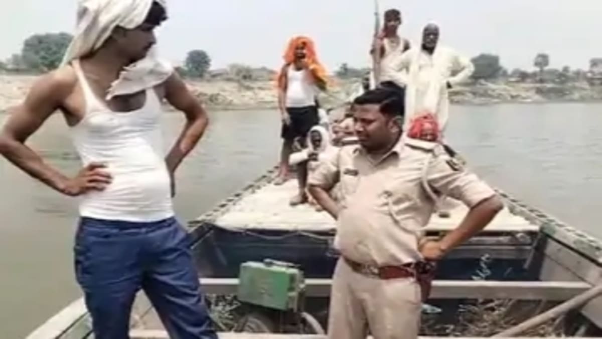 मांगलिक रस्म के दौरान गहरे पानी में उतरीं चार युवतियां, गंगा स्नान के दौरान डूबीं, तलाश जारी