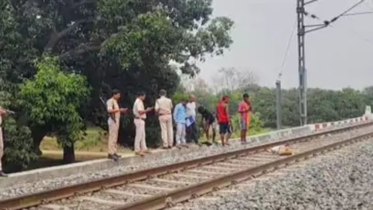 कई दिनों से भटक रहे युवक की ट्रेन से कटकर मौत, विक्षिप्त होने की आशंका, शिनाख्त में जुटी पुलिस