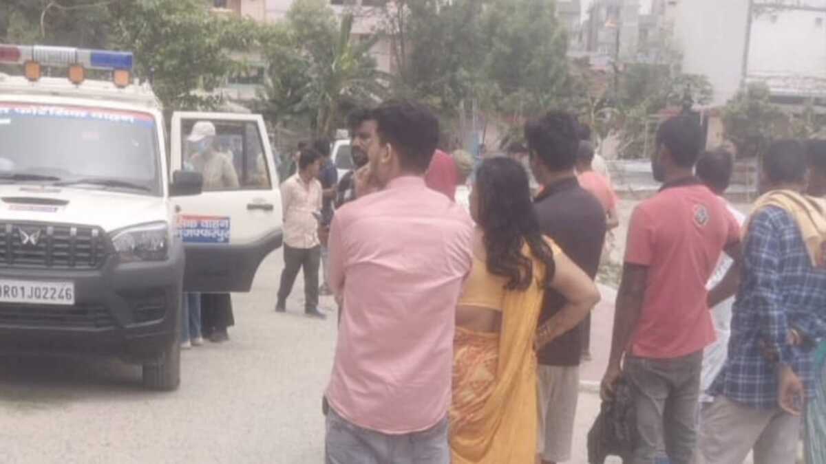 मोबाइल छीना तो मौत को गले लगाया? मुजफ्फरपुर में प्रेमी के पास से लौटी युवती का पोखर में मिला शव