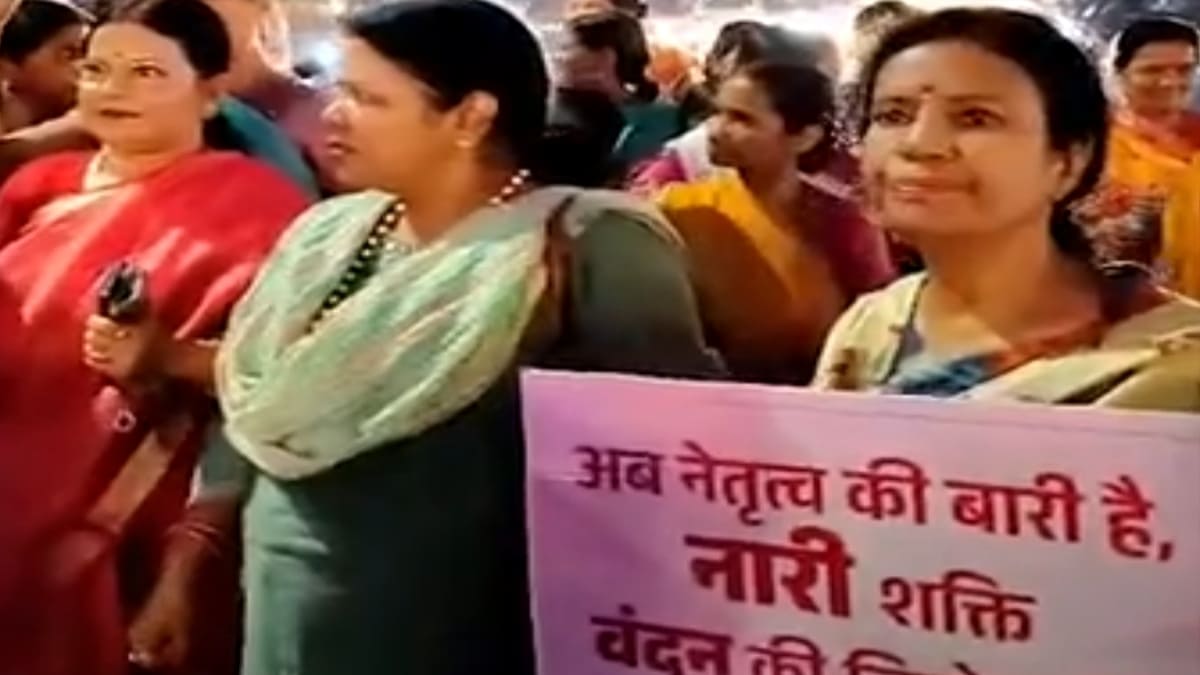 पटना में भाजपा का मशाल जुलूस, महिलाओं को मुद्दा पता नहीं, भीड़ में दिखीं तो बोलीं- ‘सब आए तो हम भी आ गए’