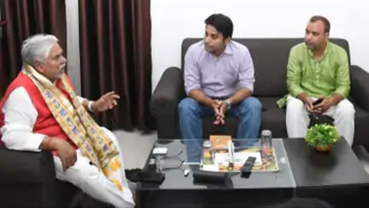 गयाजी के परिवहन में होने जा रहा है बड़ा बदलाव, आखिर क्या है विधानसभा अध्यक्ष का ’50 बसों’ वाला प्लान?