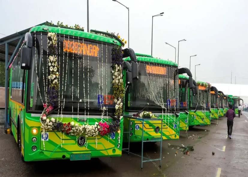 दिल्ली को ग्रीन बनाने की दिशा में बड़ा कदम, सड़कों पर फर्राटा भरेगी 150 नई इलेक्ट्रिक बसें