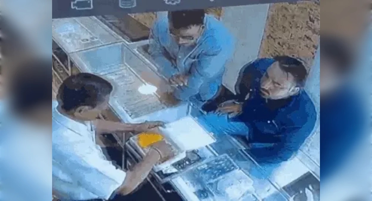 रेवाड़ी में सर्राफा व्यापारी की आंखों में धूल झोंककर 9 लाख के जेवर पार: ताबीज खरीदने आए बदमाशों ने बॉक्स किया साफ