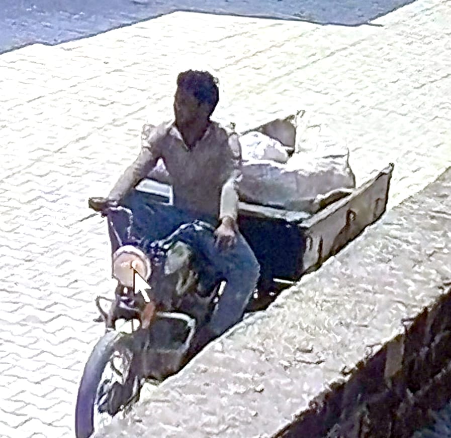 दिनदहाड़े ट्रांसपोर्टर के घर चोरी, ताला तोड़कर 2 लाख नगदी और 13 तोला सोने पर किया हाथ साफ