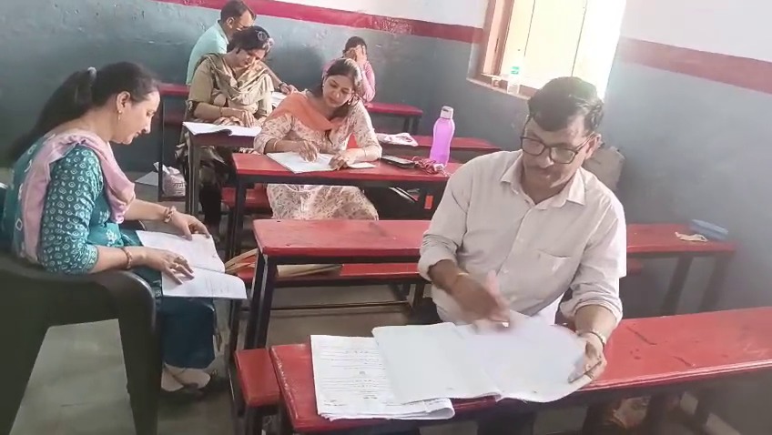 पास नहीं किया तो टूट जाएगा रिश्ता, हरियाणा बोर्ड परीक्षा की कॉपियों में छात्रों ने लगाई गुहार