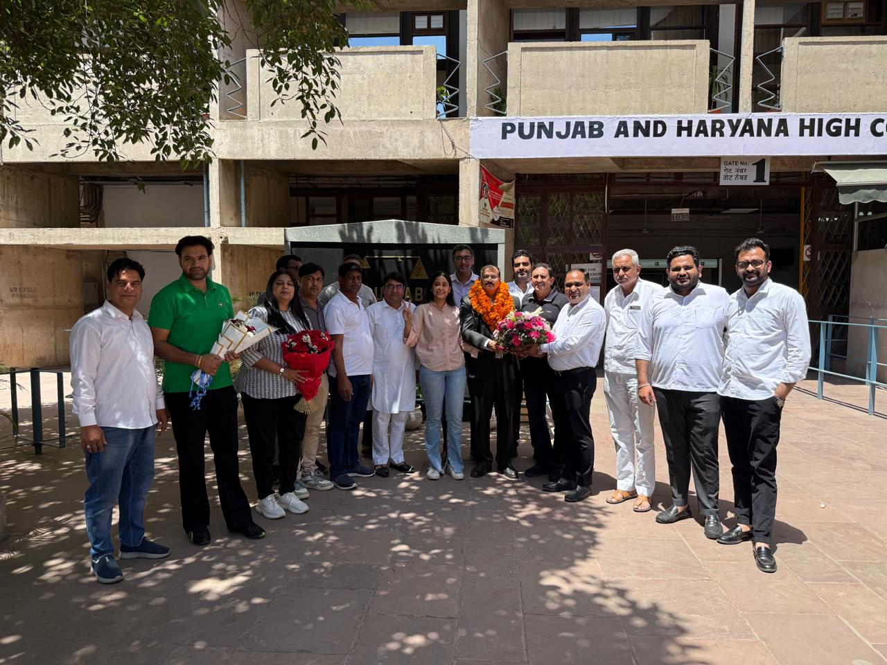 चौथी बार बार काउंसिल सदस्य चुने गए डॉ . बिजेंद्र अहलावत, वकीलों ने मनाई खुशी,अनूप दहिया बोले- यह वकीलों के विश्वास की जीत